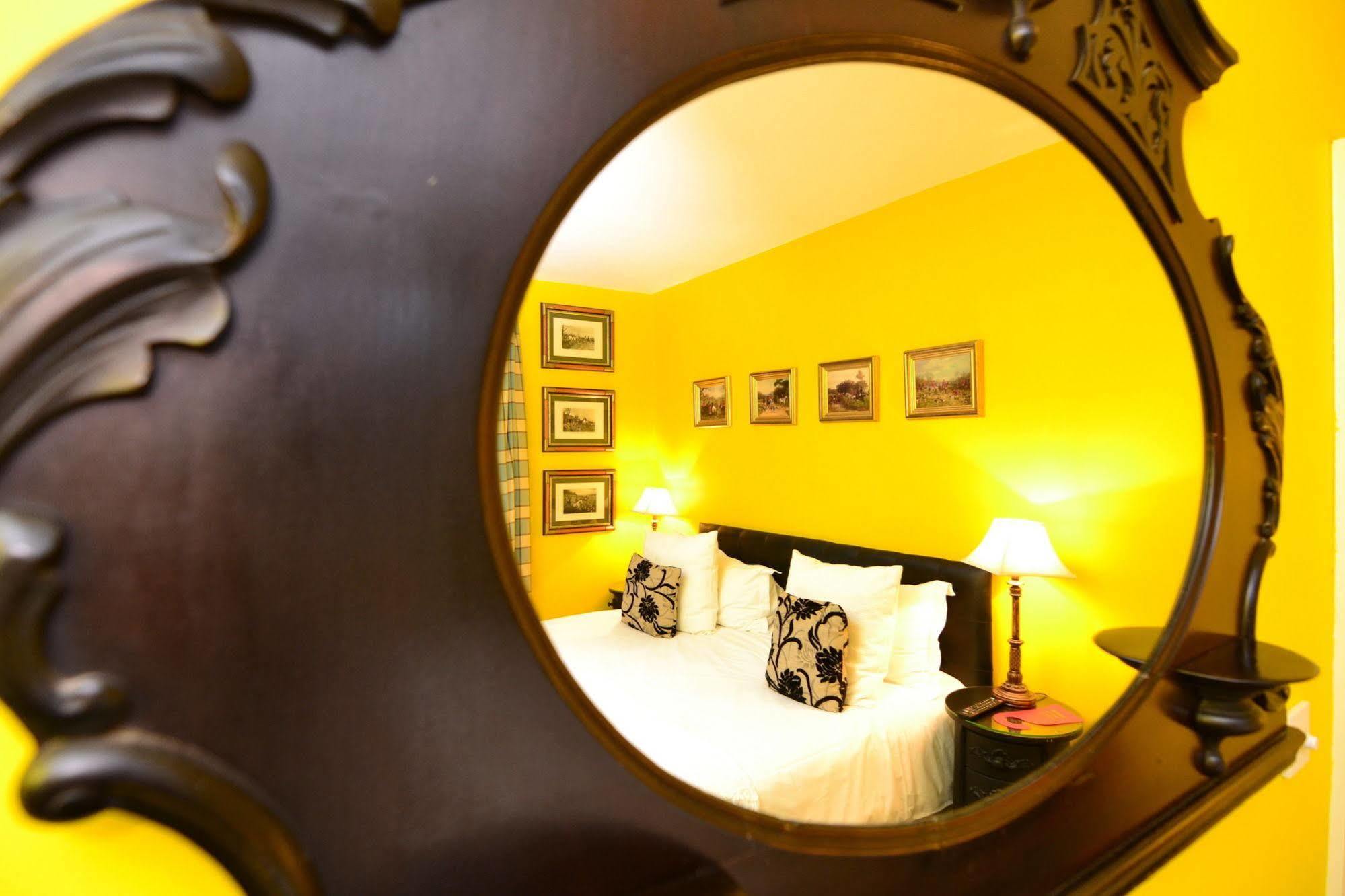 Guest house The Ambassador Heathrow 3*